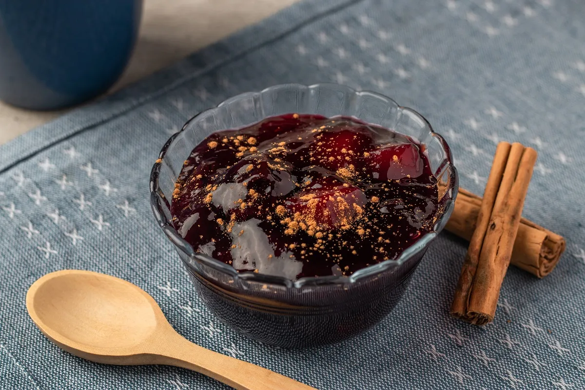 Mazamorra morada old peruvian corn dessert. Credits to comedera.com