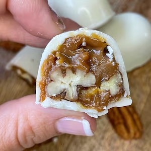 Tejas de Ica: Traditional peruvian manjar blanco sweets. History, recipe, and cultural origins.